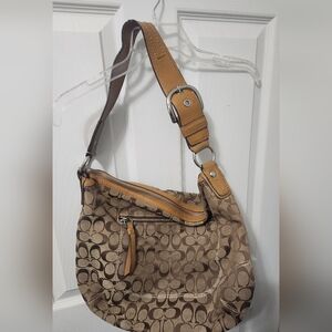 Signature Coach Hobo